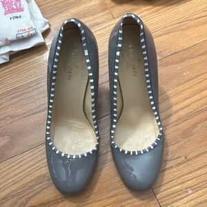 Gray Cream whipped stitch pattern
Kate Spade 
Size 7